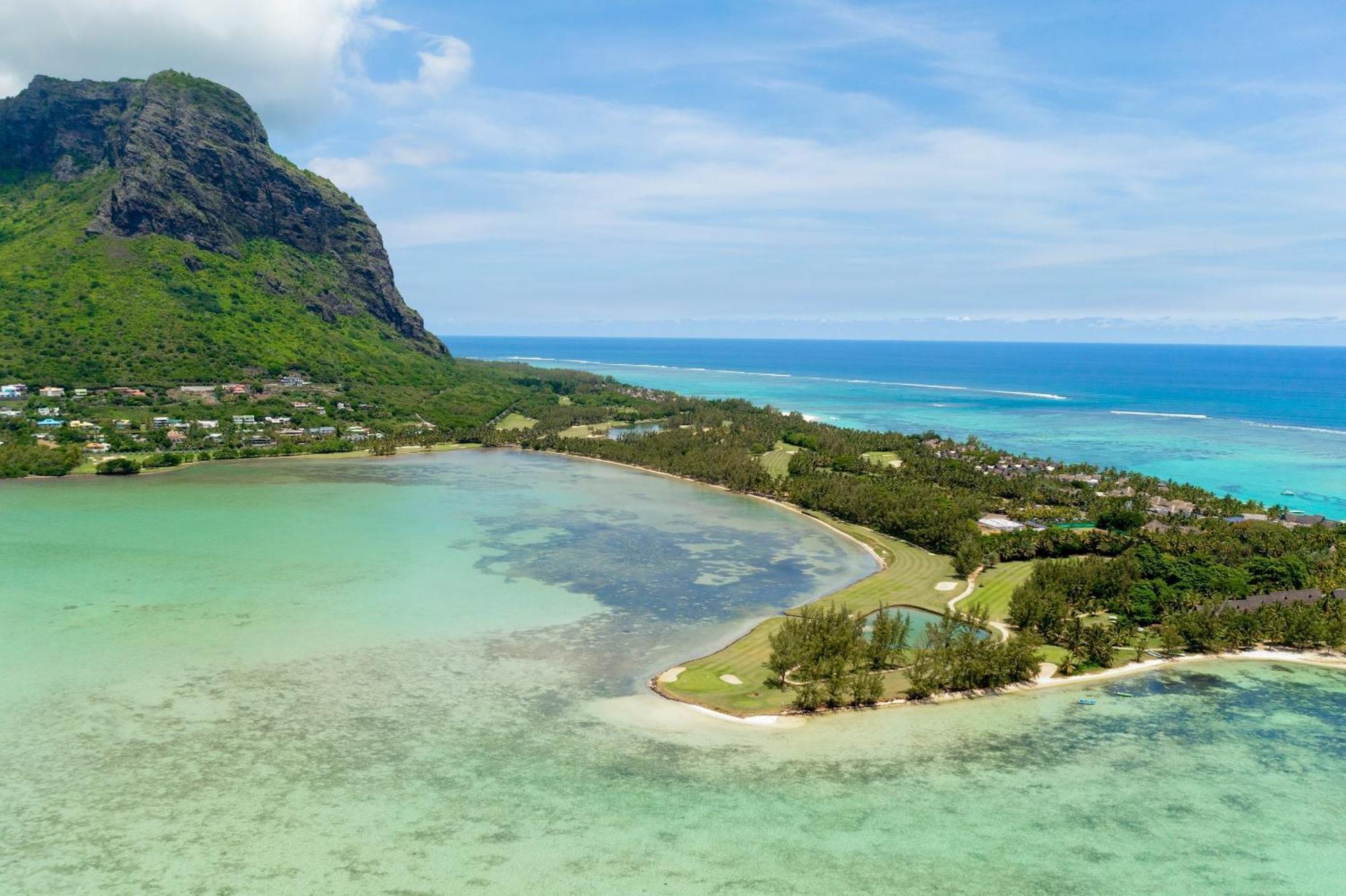 Paradis Beachcomber Golf Resort & Spa Le Morne Bagian luar foto