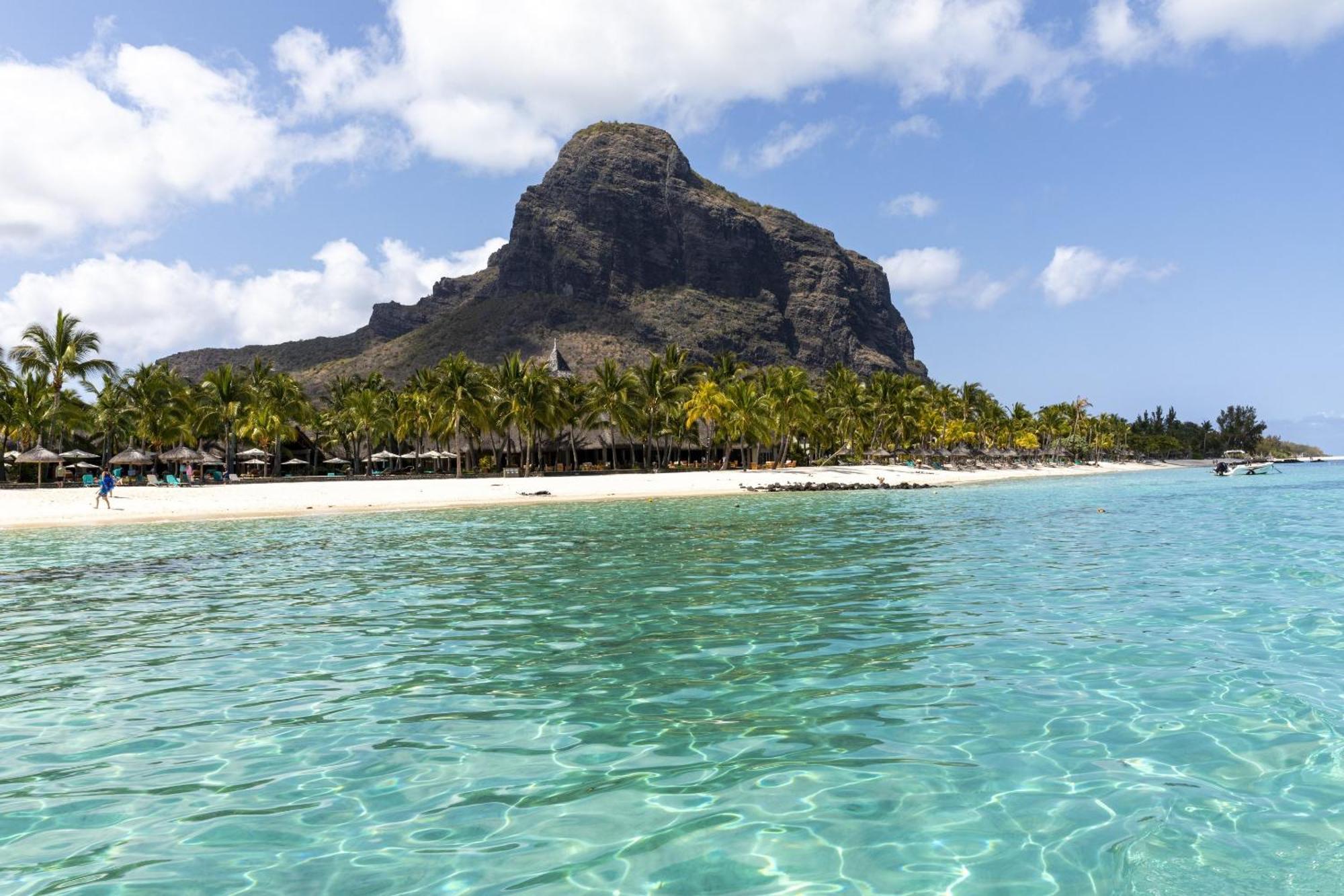 Paradis Beachcomber Golf Resort & Spa Le Morne Bagian luar foto
