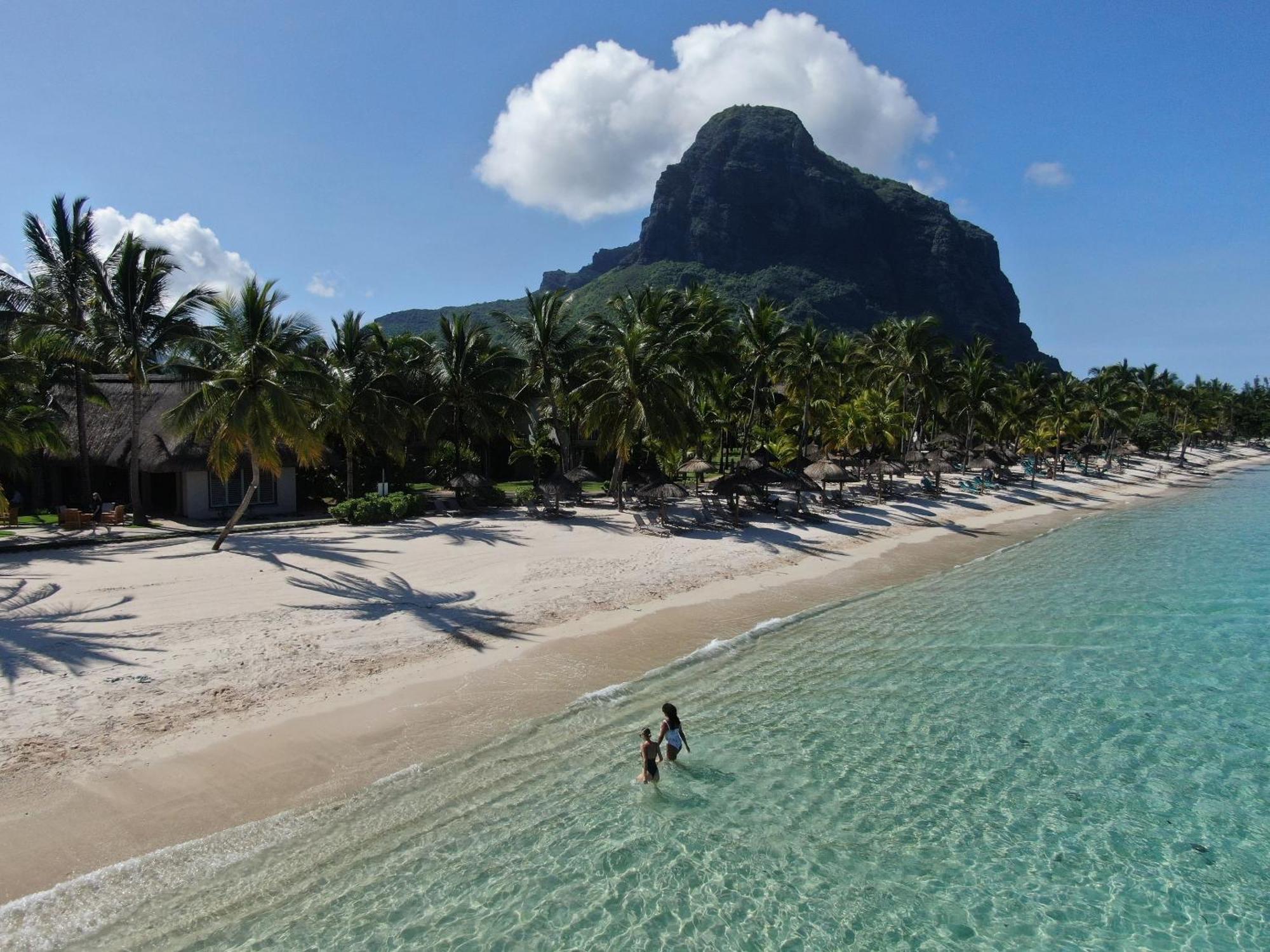 Paradis Beachcomber Golf Resort & Spa Le Morne Bagian luar foto