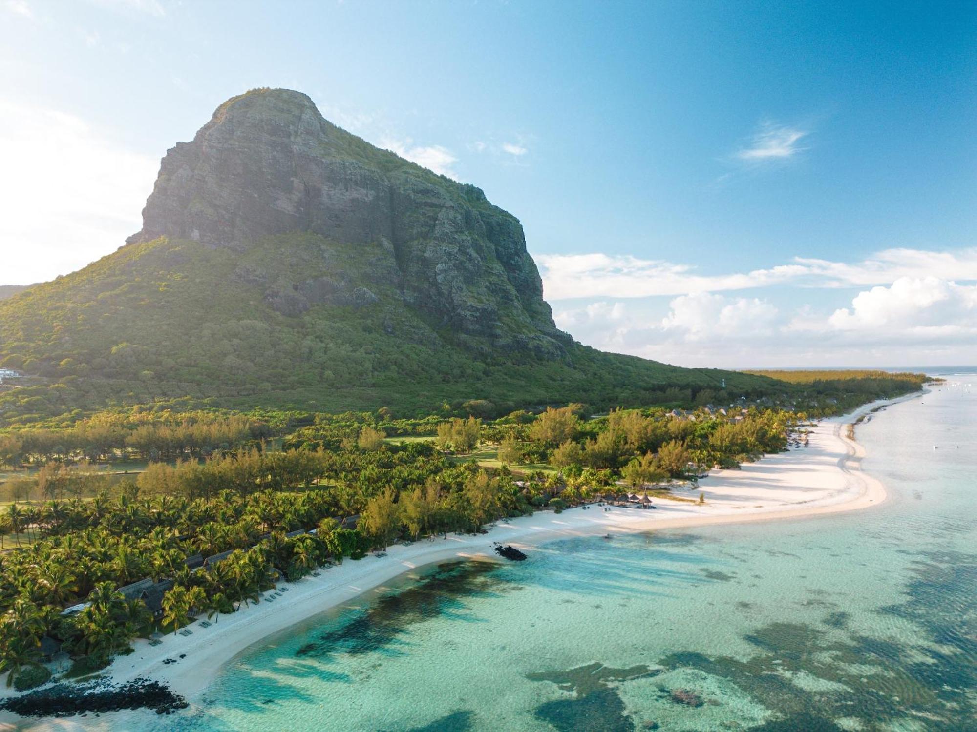 Paradis Beachcomber Golf Resort & Spa Le Morne Bagian luar foto